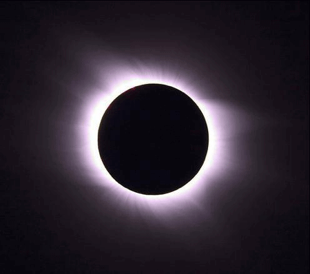 solar eclipse at the point of totality